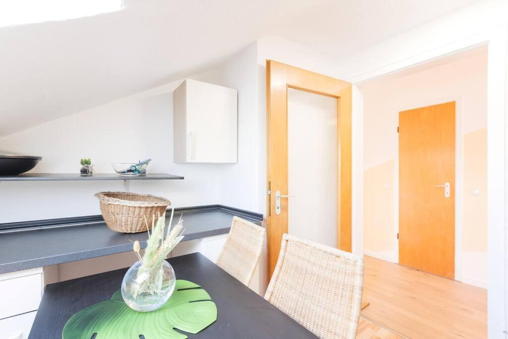 - 3-Bedroom Apartment Luxury: Central & Spacious In Duisburg & Big Tv And Kitchen - Exterior foto