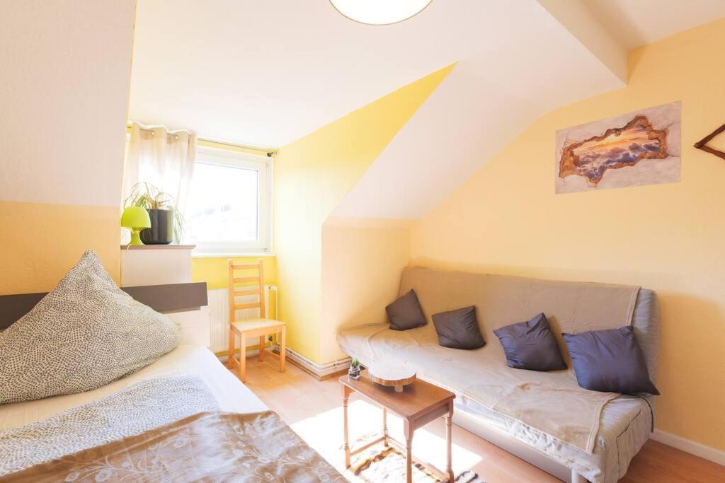 - 3-Bedroom Apartment Luxury: Central & Spacious In Duisburg & Big Tv And Kitchen - Exterior foto